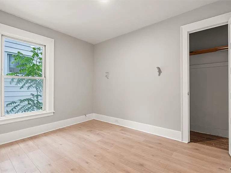 712 Oak St — Photo 6
