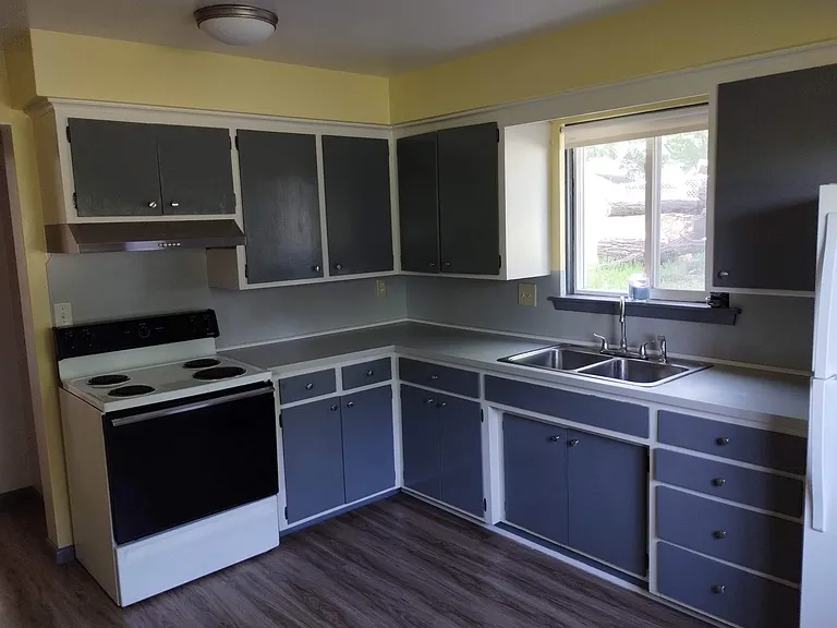 320 4th St SE #1 — Photo 1