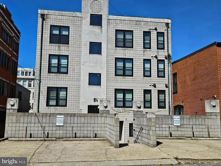 327 8th St NE — Photo 23
