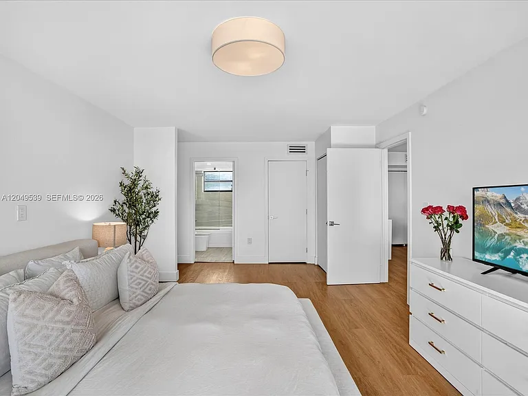 8201 Byron Ave #502 — Photo 24