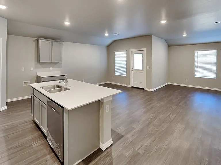 2733 Dennis Dr — Photo 6