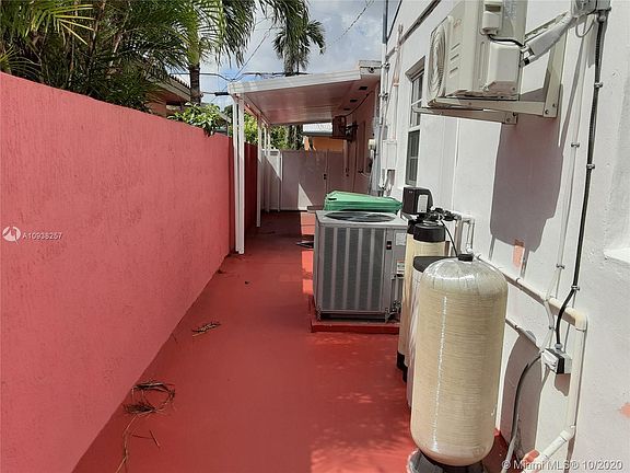 3rd image of 1050 NW 30th Ave #2