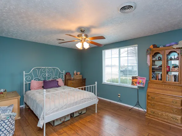 1187 Claylick Rd, White Bluff, TN 37187