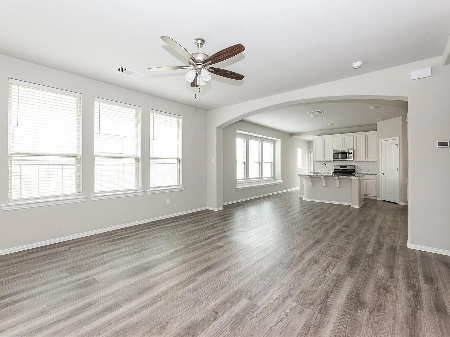 3 bed, 2.5 bath, 1608 sqft, $2,590 — Photo 3