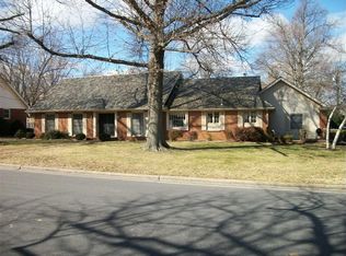 1025 E Linwood Cir, Springfield, MO 65807