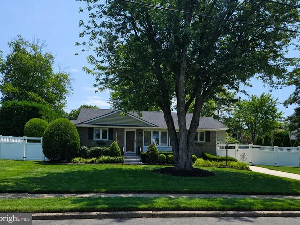 2823 Burgundy Dr, Cinnaminson, NJ 08077