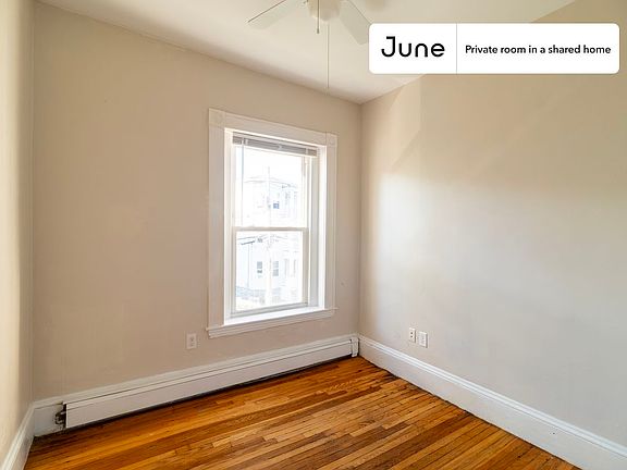 3rd image of 76 Easton St APT 4C