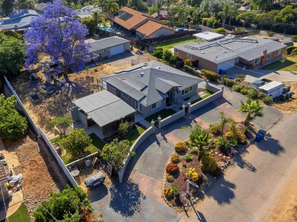 9894 Bon Vue Dr, El Cajon, CA 92021