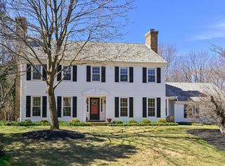 9641 N Valley Hill Dr, Mequon, WI 53092