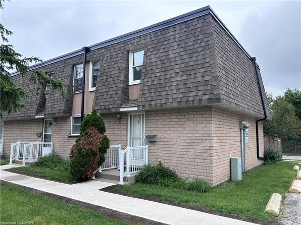 153 Limeridge Rd W #4, Hamilton, ON L9C 2V3