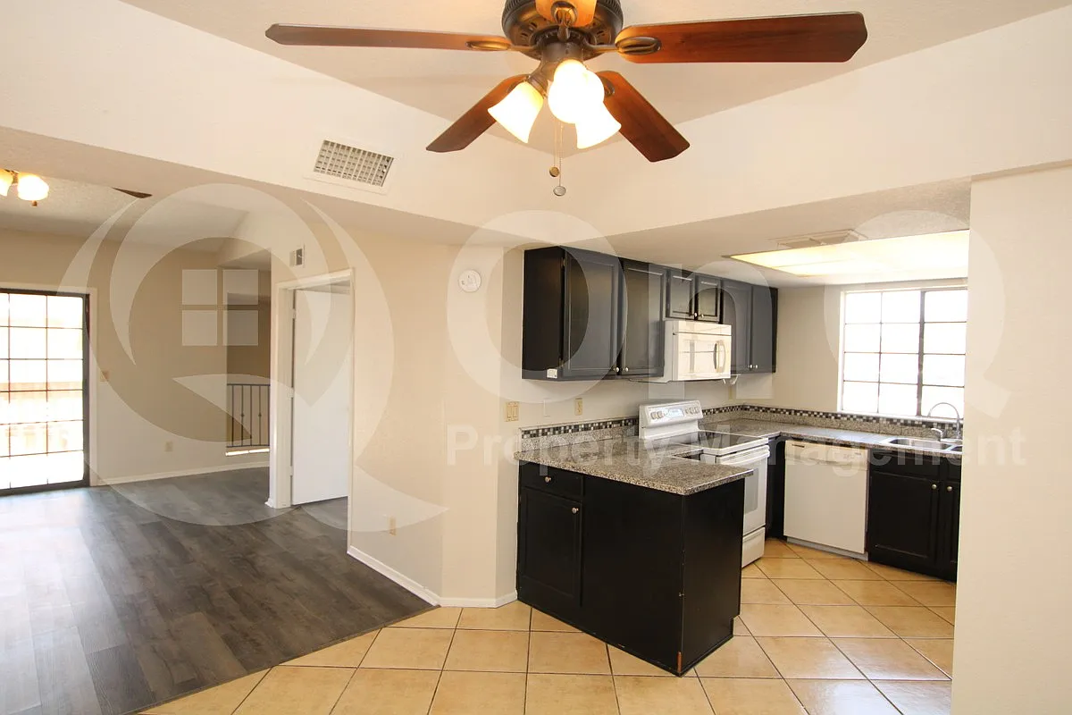 2 bed, 2.0 bath, 1055 sqft, $1,599 — Photo 4