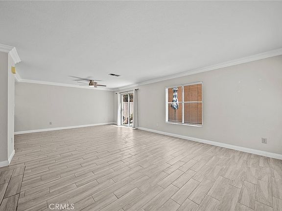 4th image of 25118 Steinbeck Ave