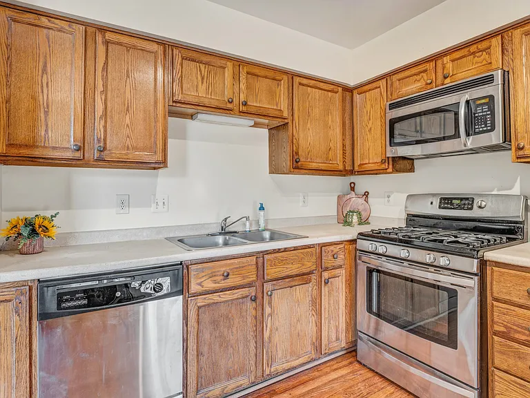 6423 Katherine Ann Ln — Photo 7