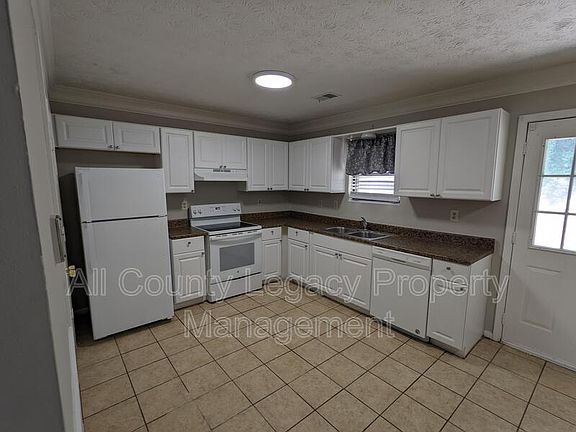 3rd image of 3165 Sarah Lou Dr