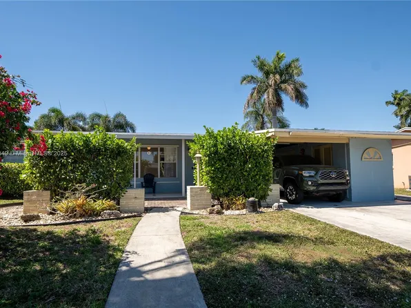 221 Poe Dr, Palm Springs, FL 33461