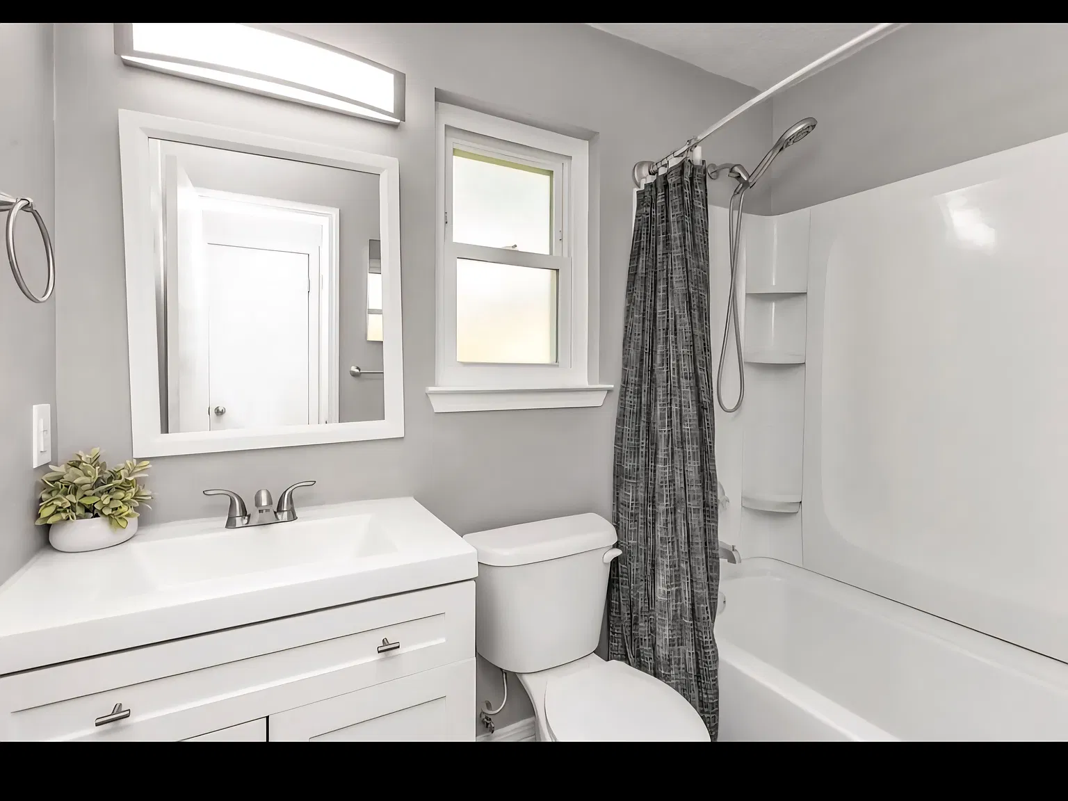 3 bed, 1208 sqft, $2,500 — Photo 2