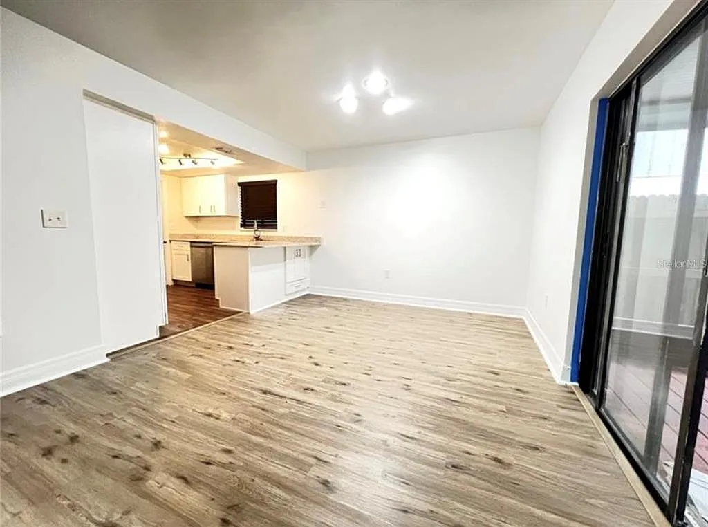 3 bed, 2.5 bath, 1260 sqft, $1,900 — Photo 4