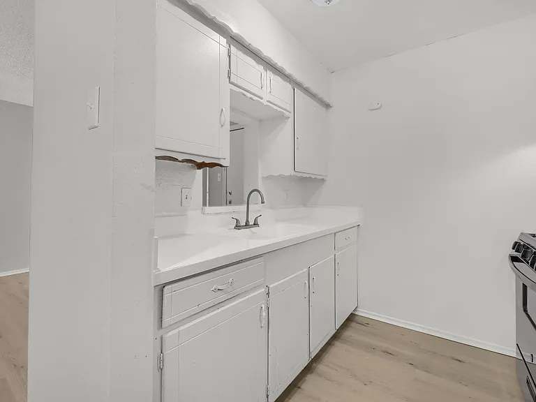 3200 W Walnut St — Photo 13