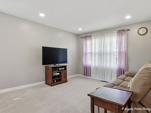 4th image of 305 Woodbine Ave
