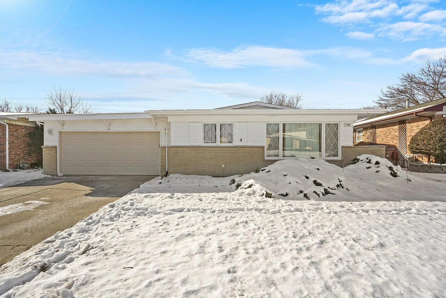 350 N Park Dr photo 1
