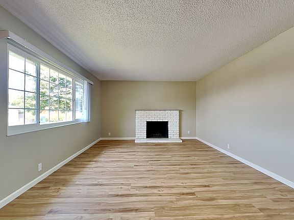 3rd image of 1445 Valle Vista Ave