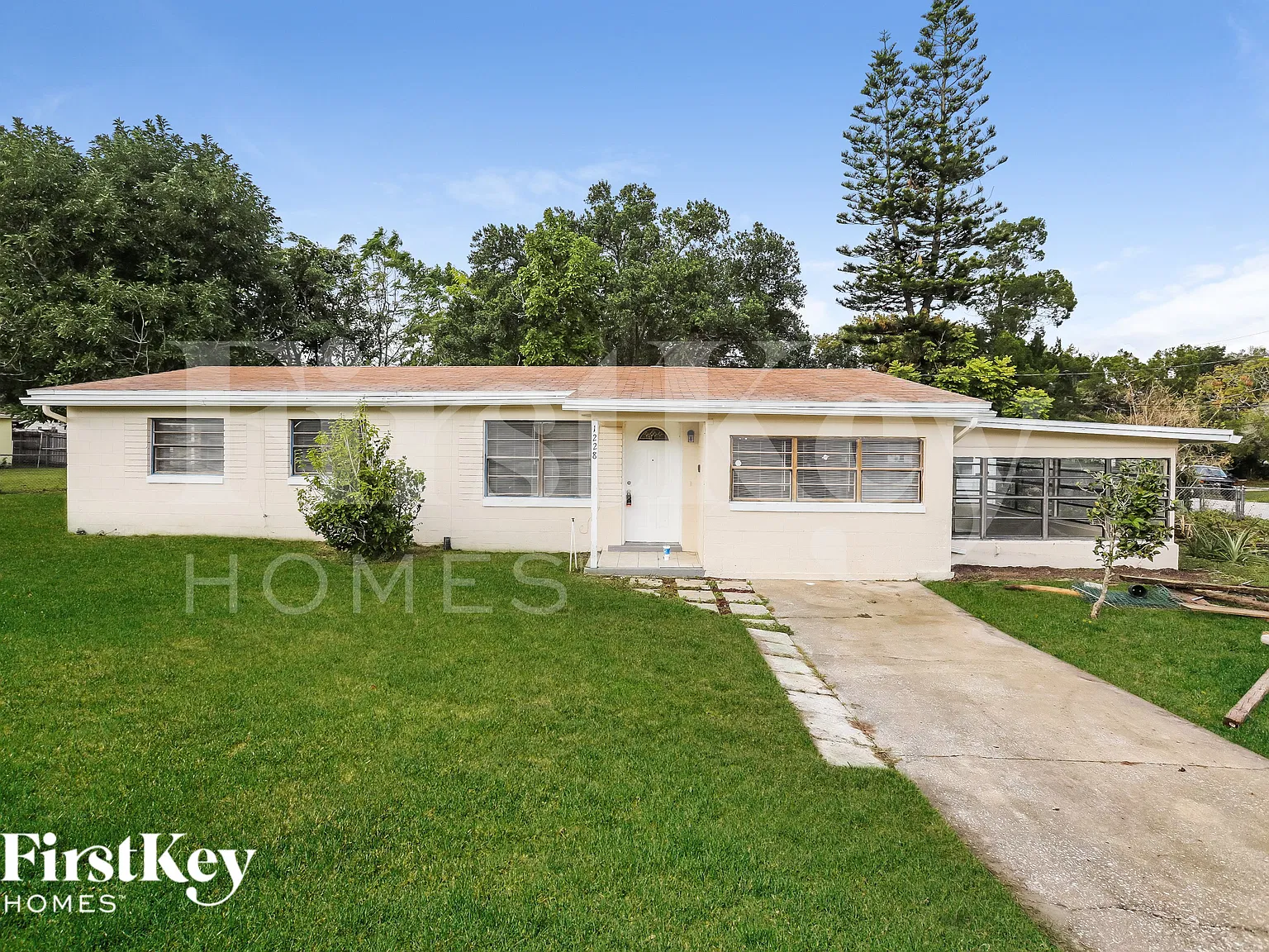 3 bed, 2.0 bath, 1256 sqft, $2,245 — Photo 1