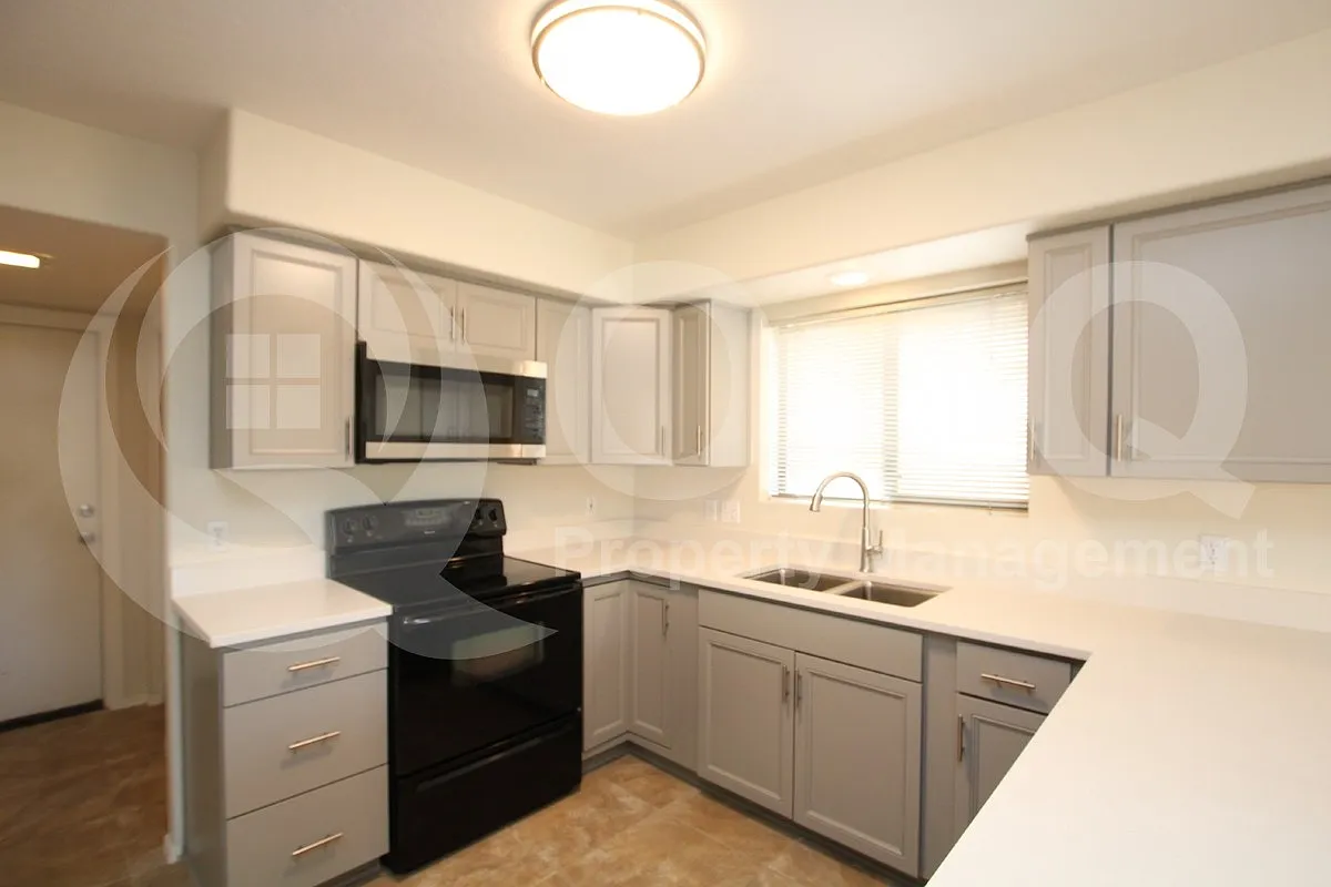 3 bed, 2.5 bath, 1710 sqft, $2,375 — Photo 2