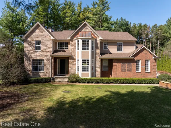 9160 Roger Scott Trl, Brighton, MI 48116