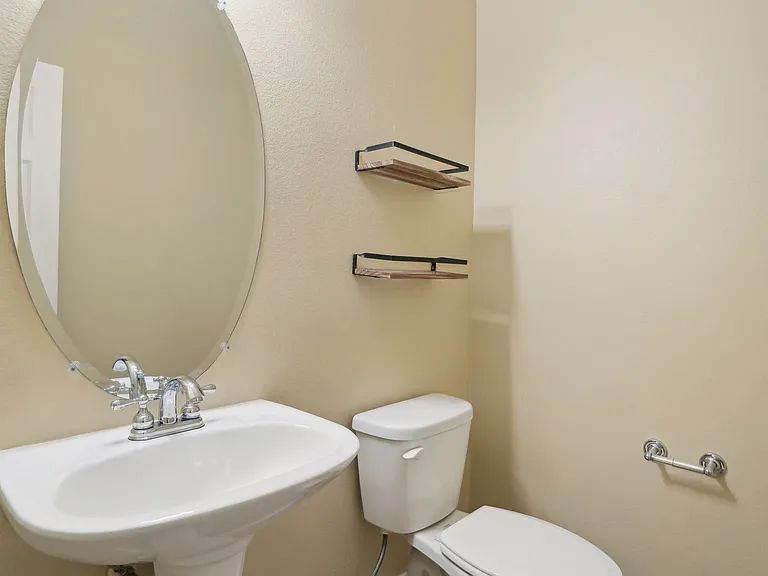 313 Country Lakes Dr — Photo 26