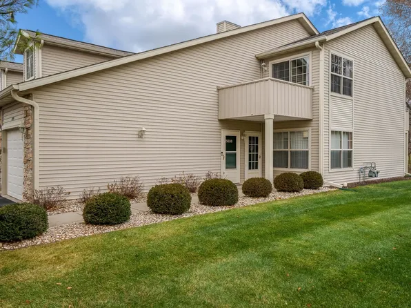 5638 Andrews Dr, Roscoe, IL 61073