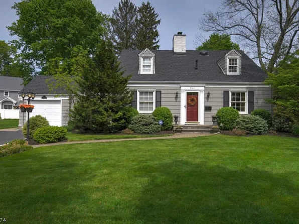 1575 Lamberts Mill Rd, Scotch Plains, NJ 07076