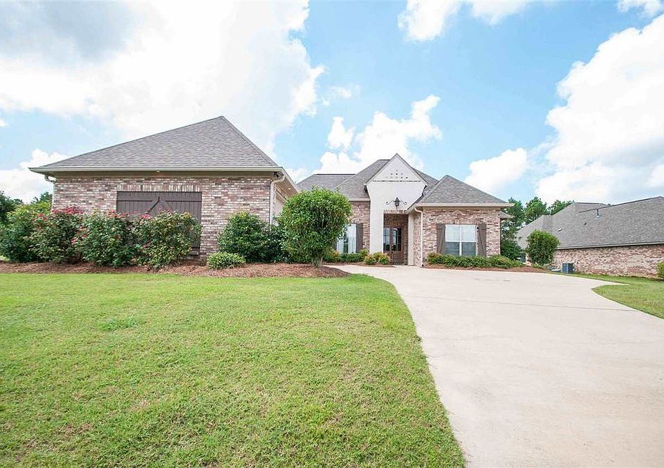 1st image of 101 Charlton Cove Cir