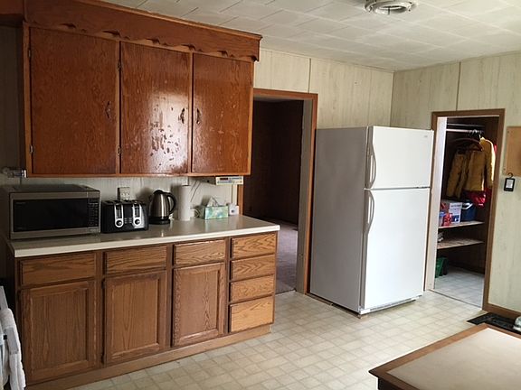 3rd image of 230 Cherry St