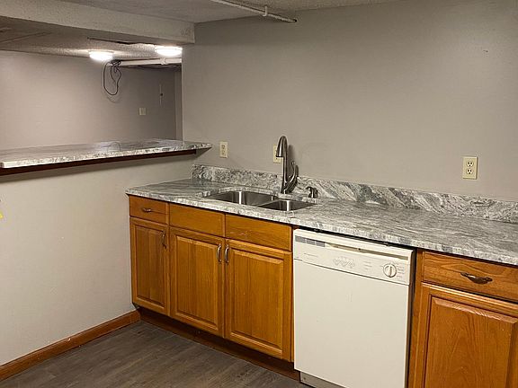 2nd image of 302 E 7th St Unit 2