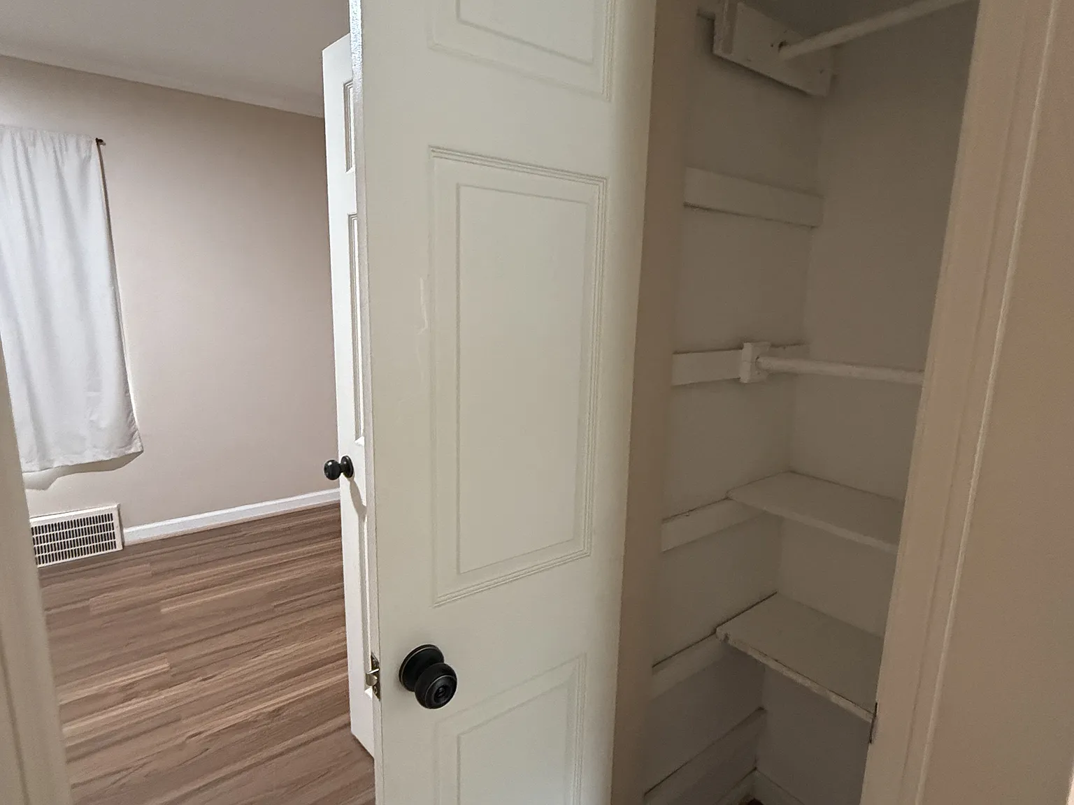 3 bed, 1050 sqft, $1,650 — Photo 4