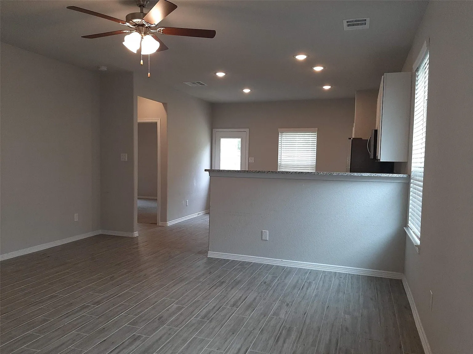 3 bed, 2.0 bath, 1219 sqft, $1,795 — Photo 4
