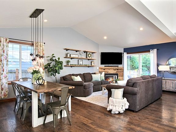 4th image of 2219 Baird Ave