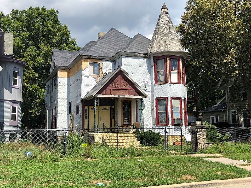 2nd image of 111 3rd Ave