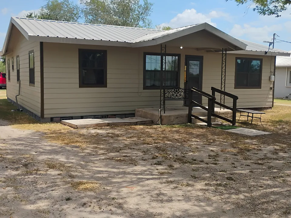 3138 W US Highway 83