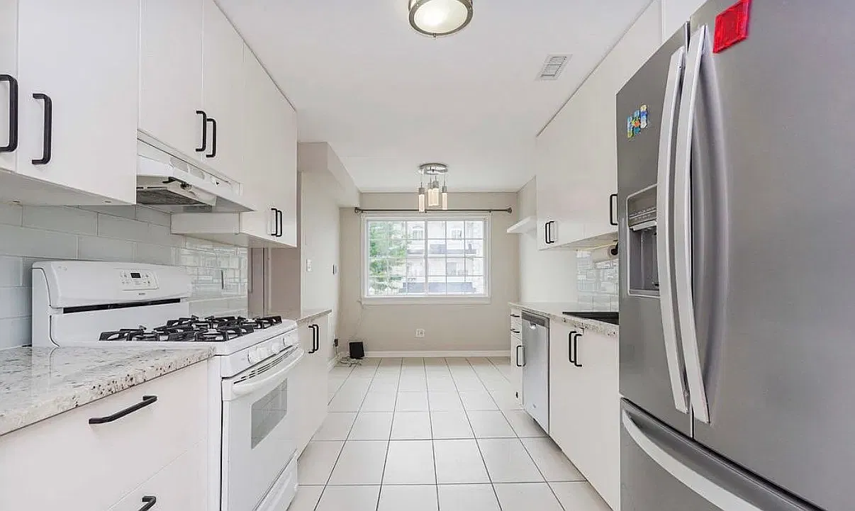 25 Waterview Ct — Photo 1