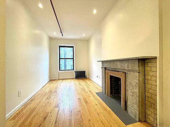 2nd image of 263 W 113th St APT 3F