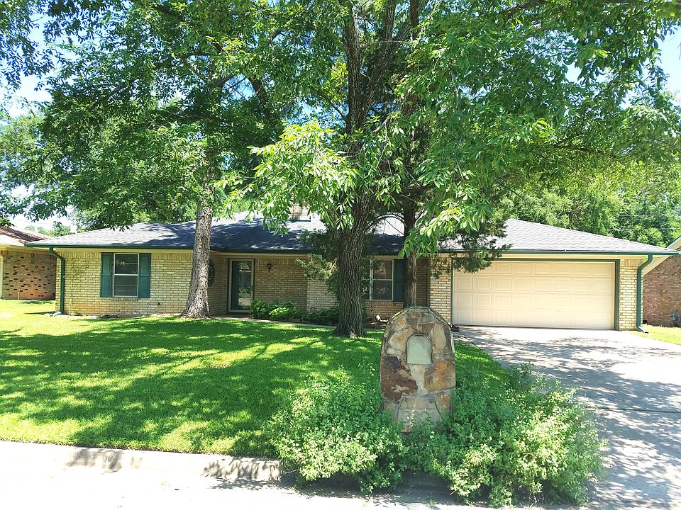 1st image of 3621 Oakwood Dr