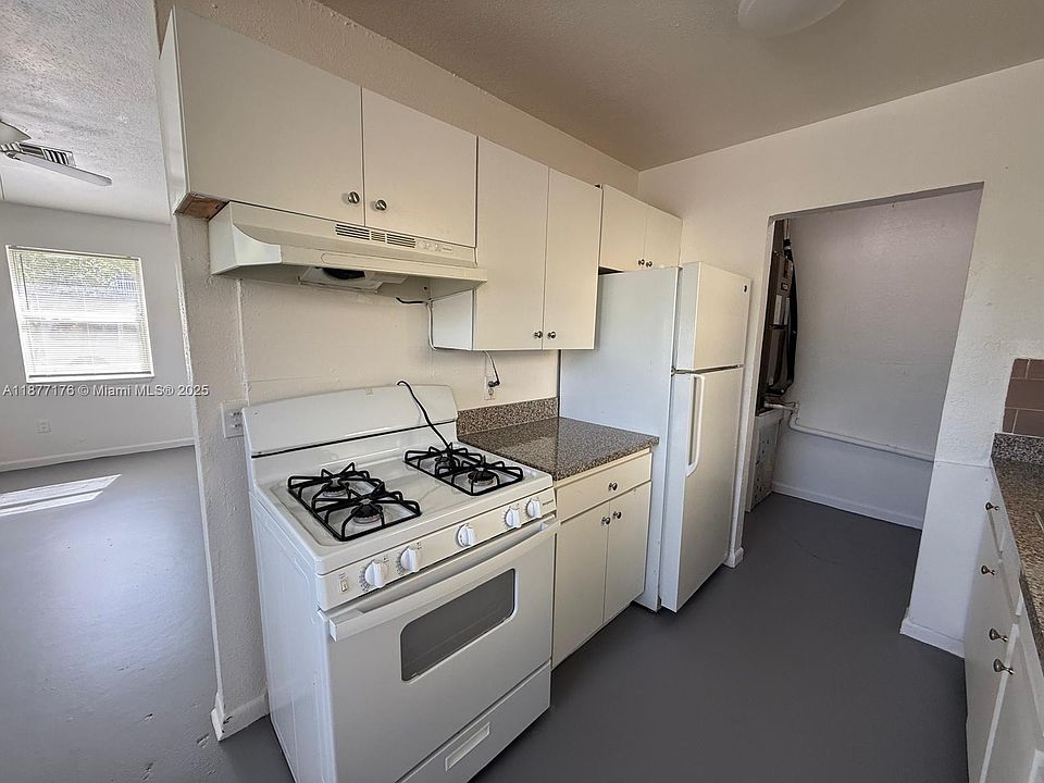 1st image of 502 18th St #502