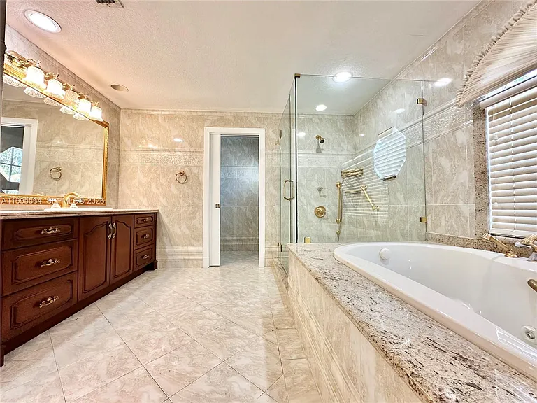 5023 NW 94th Doral Pl — Photo 50