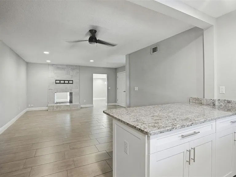727 N Himes Ave — Photo 16