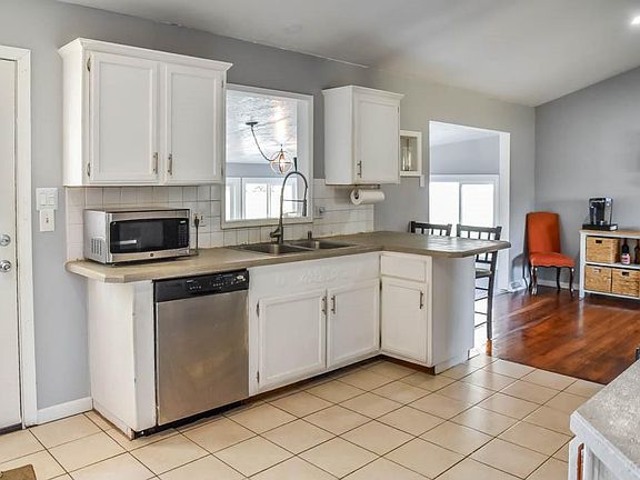 4th image of 2284 Ross Dr