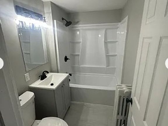 3rd image of 1068 Broad St