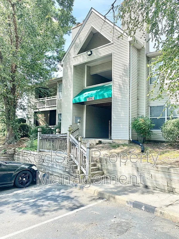 2 bed, 2.0 bath, 1049 sqft, $1,495 — Photo 1