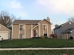 2435 Hedge Row Dr, Aurora, IL 60502