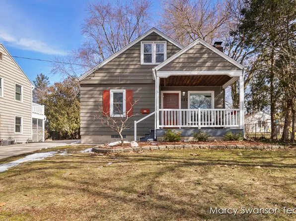 220 Holmdene Blvd NE, Grand Rapids, MI 49503